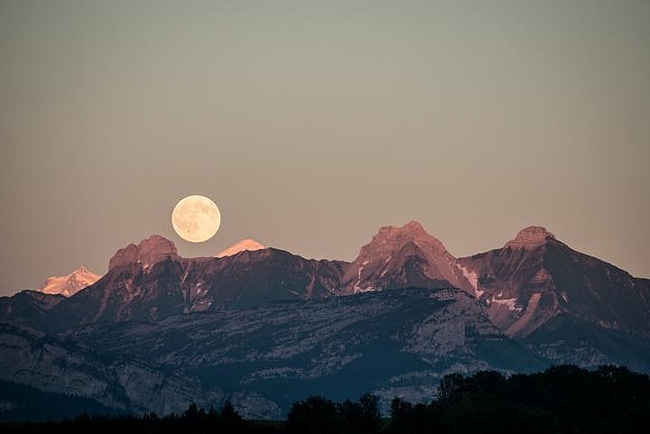 Full Blood Moon in March 2025