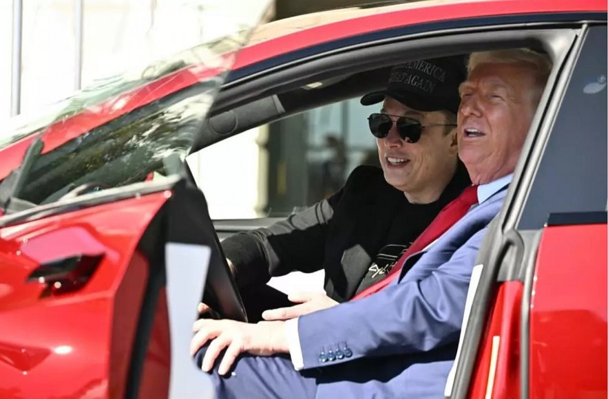 Did Trump Turn the White House Into a Tesla Showroom? The Truth Behind the Viral Photo