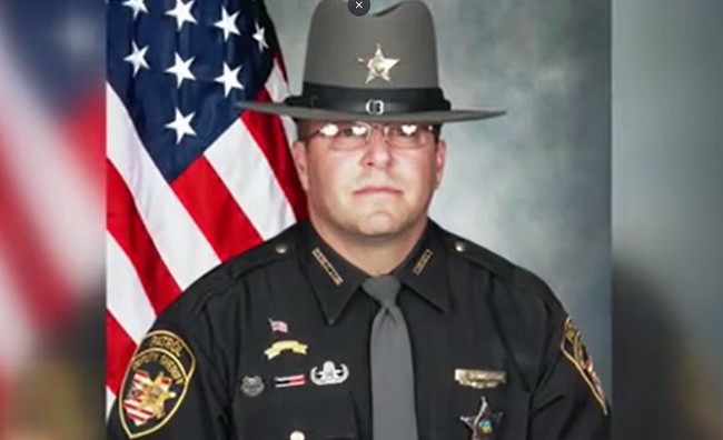 who was larry henderson cincinnati deputy shot a teen and was killed by his father