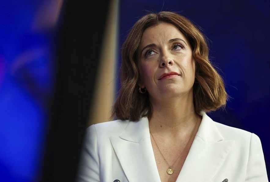 Anika Wells faces fresh criticism after spending $4000 to fly husband to the cricket Anika Wells faces fresh criticism after spending $4000 to fly husband to the cricket