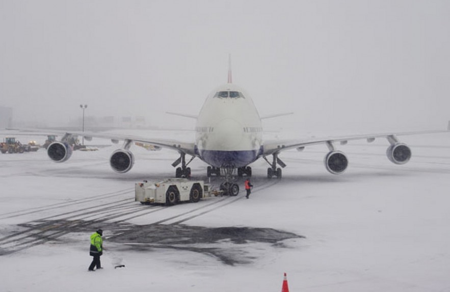 A winter storm cancelled over 1,800 US flights. Here’s why New York’s airports suffer the most and how snow in NYC ripples across the entire air travel network.