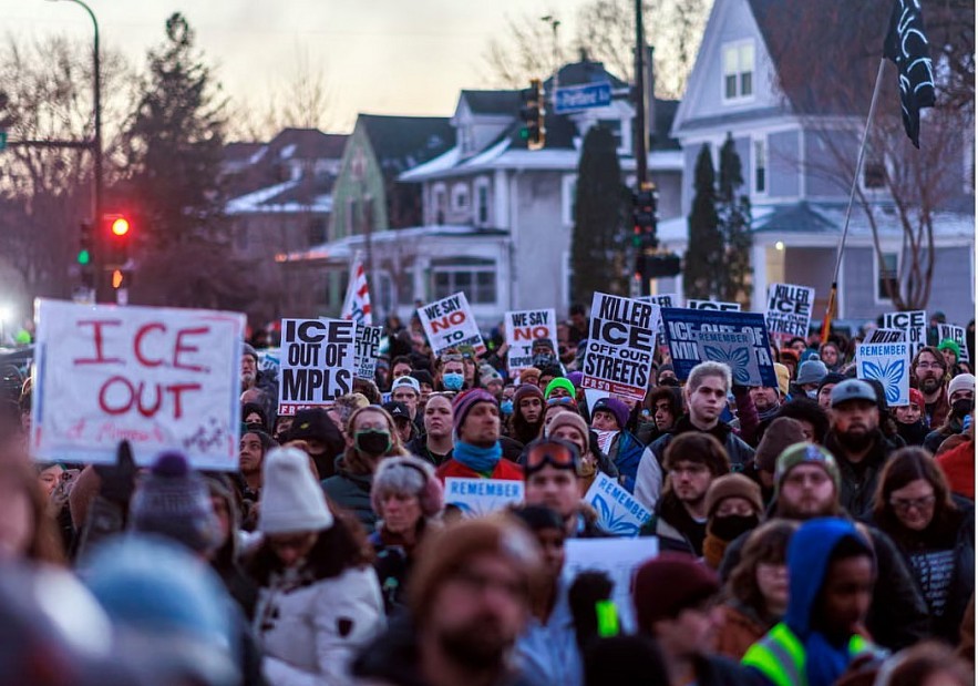 Minneapolis shooting latest: demonstrations and vigils across US after Minnesota woman fatally shot by ICE agent