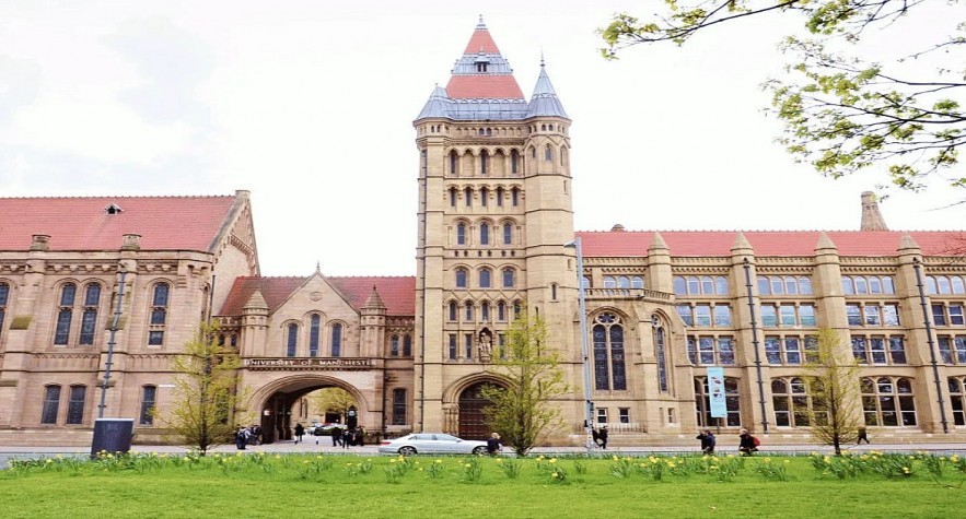 Top 10 Largest Universities in the UK by Total Enrollment (Online + On-Campus)