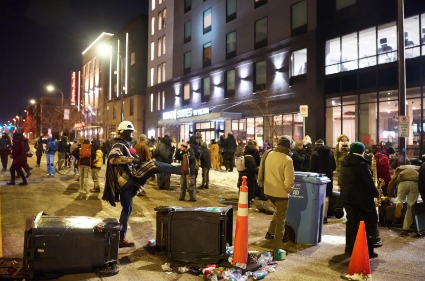 Anti-ICE Protesters Clash With Police at Minnesota Hotel Amid Rising Tensions