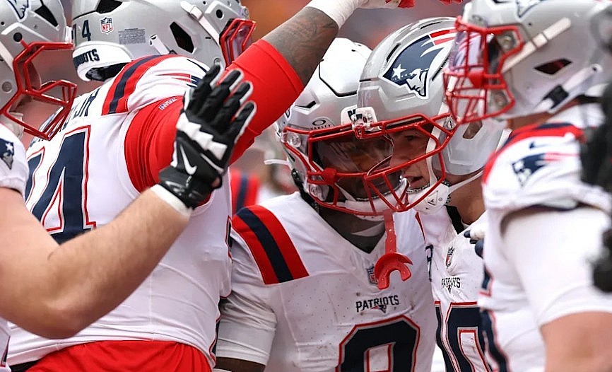 Super Bowl 60 Uniforms Explained: Seahawks Navy vs Patriots All-White, History, Meaning, and Edge Super Bowl 60 Uniforms Explained: Seahawks Navy vs Patriots All-White, History, Meaning, and Edge