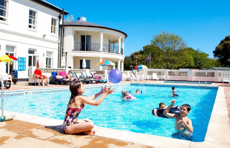 How Much Would You Earn on a 3-Day Work Week in the UK?