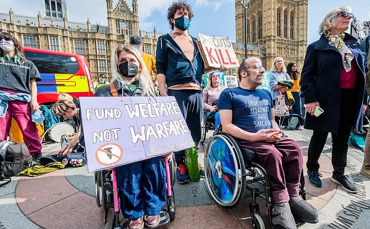 Government reforms welfare system