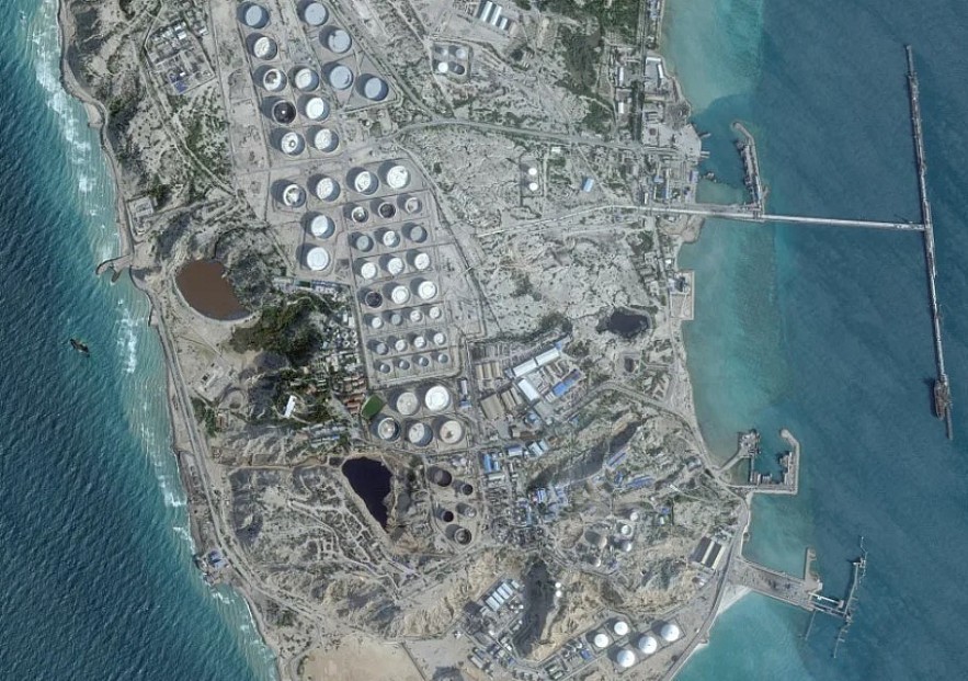 US Strikes Military Targets on Kharg Island (Iran) US Strikes Military Targets on Kharg Island (Iran)