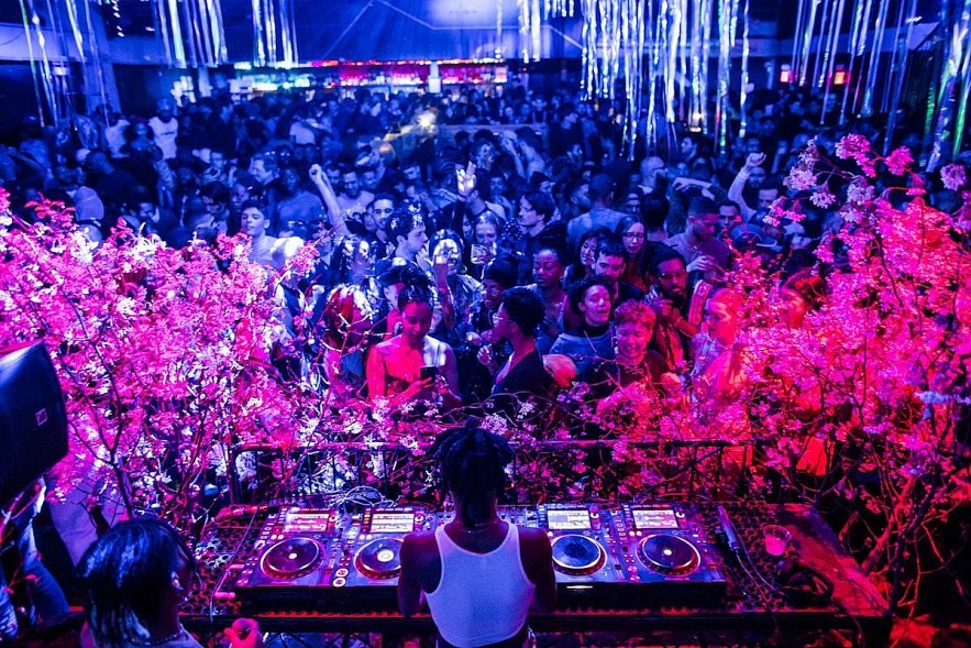 Top 7 Best Streets for Nightlife in New York City