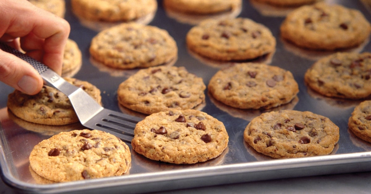 Easy Steps to Make DoubleTree Chocolate Chip Cookies at Home