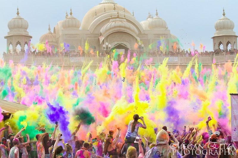 Holi Festival: TOP 8 Costumes and Accessories to Wear