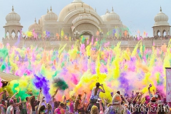 TOP 8 Costumes and Accessories to Wear on Holi Festival