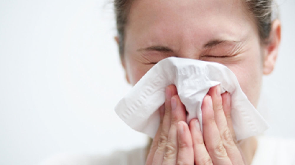 What are the causes, symptoms and prevention of common cold?