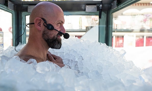 The world's new record: Immersing 2.5 hours in ice cube bath