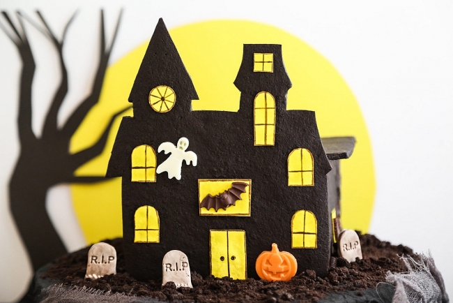 3 creative ways to make DIY Haunted House Crafts for your Kids!