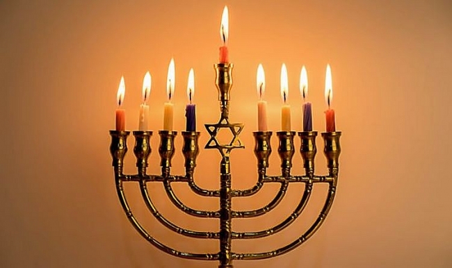Happy Hanukkah: Best wishes and quotes