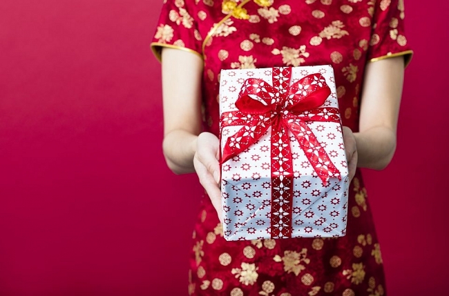 Chinese New Year Gifts Giving Etiquette