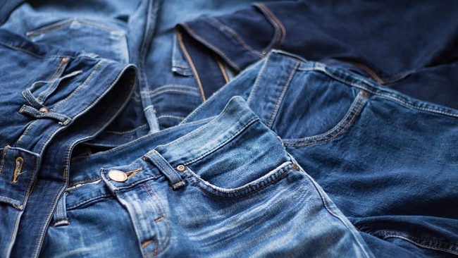 7 Simple TIPS to Stop your Jeans from Fading in Wash