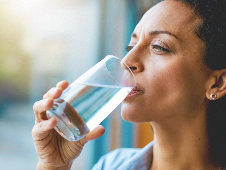 4532 4878 woman drinking a glass of water 732x549 thumbnail 732x549
