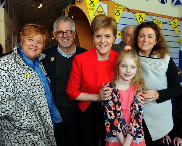 Who is Nicola Sturgeon – SNP leader breaking Covid rules by taking off mask