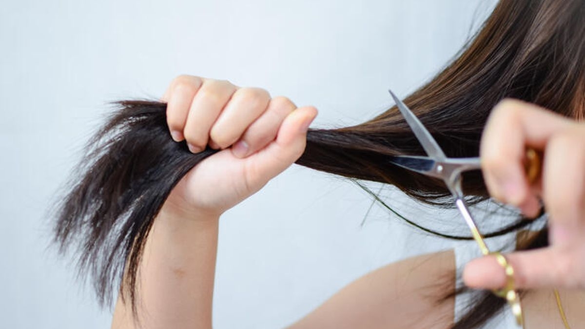 How to cut your hair at home if you are women?