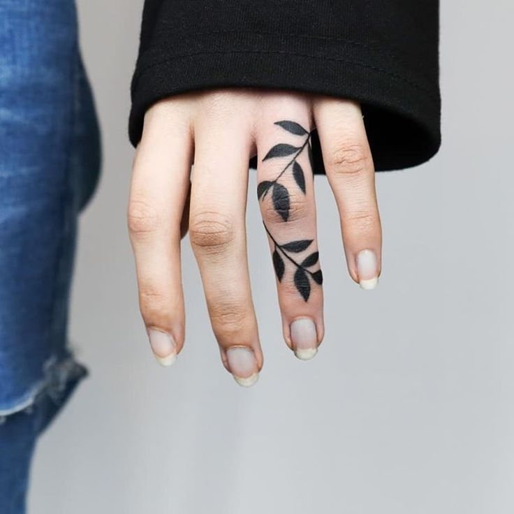 10 Simple And Aesthetic Hand Tattoo Designs