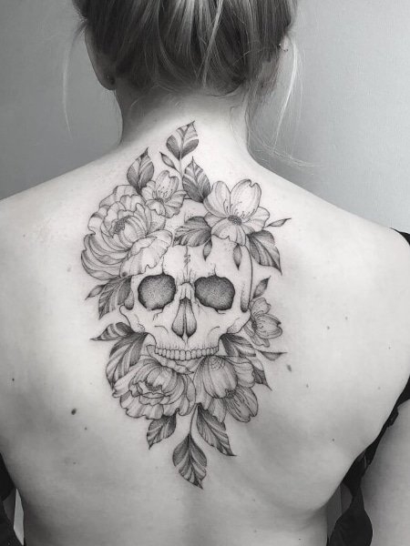 20 Unique and Beautiful Back Tattoos For Women/Girls | KnowInsiders