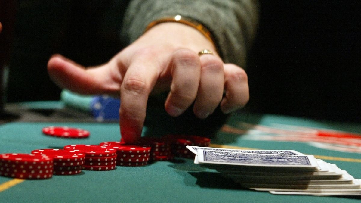 How To Play Poker: History, Types, Best Tips For Beginners