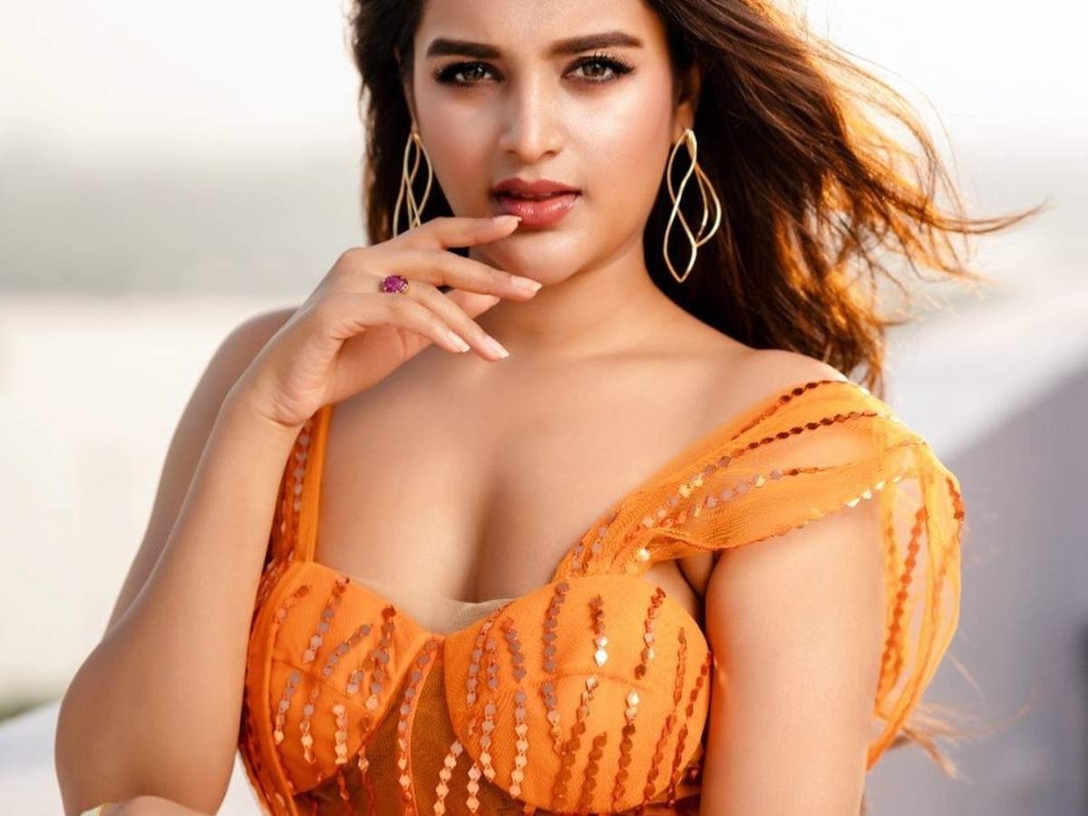 Top 10 Most Beautiful Attractive Young Bollywood Actresses 2022 2023   3741 Nidhi Agerwal 