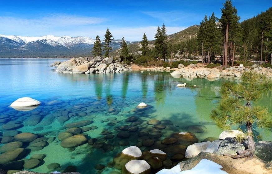 Top 12 Most Beautiful Lakes In The US.