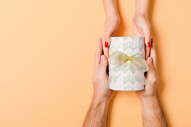 Top 10 Birthday Gift Ideas for Woman and Man at the Age of 20s