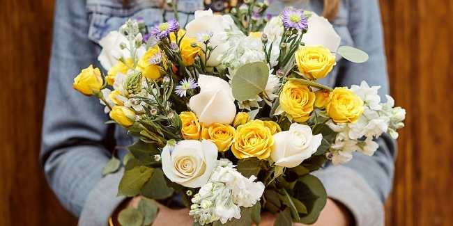 How to Keep Flower Fresh With 9 Simple Tips