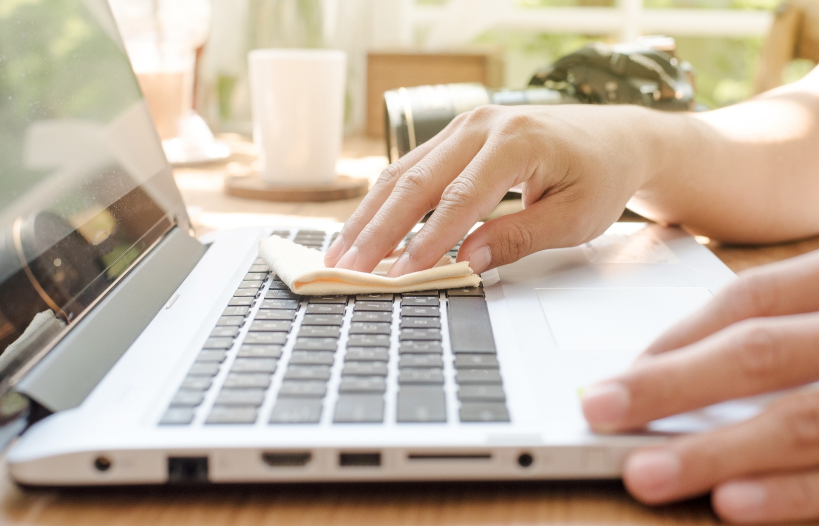 How to Clean Your Laptop Perfectly? KnowInsiders