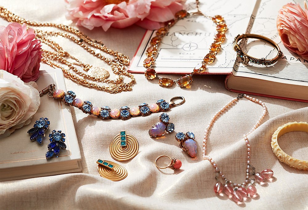 9 Wonderful Gifts for Sisters on Women’s Day (March 8)