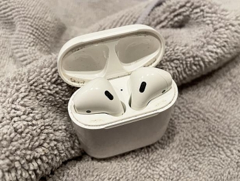 Instructions to Clean AirPods