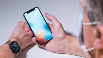 How To Unlock Your iPhone with an Apple Watch - iOs 14.5