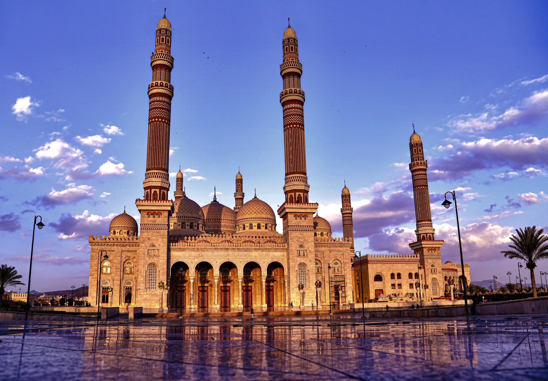 Top 10 Most Beautiful Mosques In The Middle East | KnowInsiders