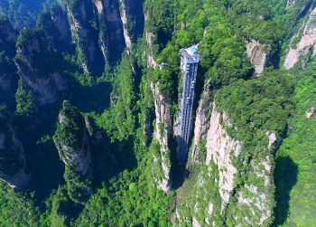 what is the tallest outdoor elevator in the world