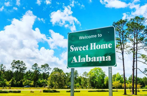 9 Taboos in Alabama That Visitors Never Talk to Someone