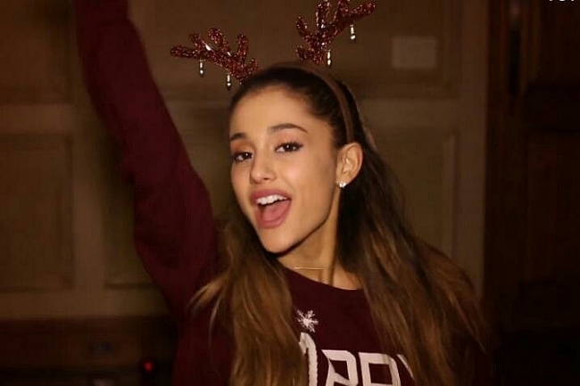 Full Lyrics of 'Santa Tell Me' by Ariana Grande