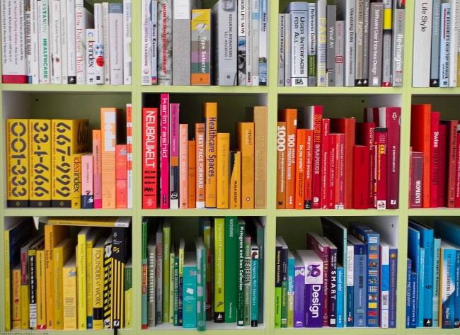 11 Creative Ways to Organize your Bookshelves