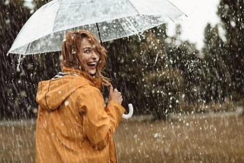 Stuck in the Rain: 6 Ways to Do to Avoid being Sick