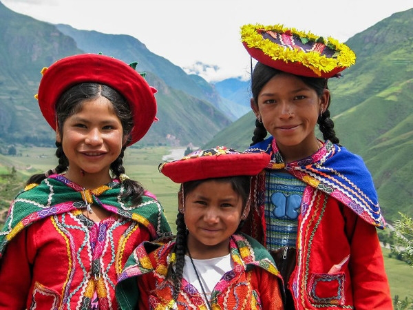 1003 peruvian girls giving way