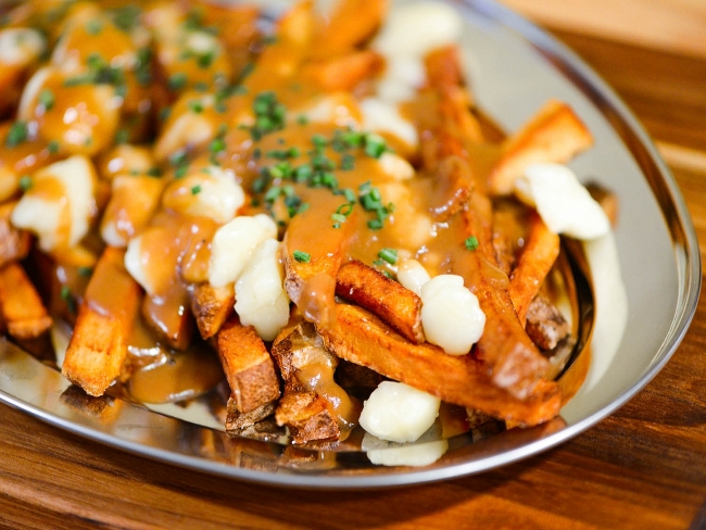 How to Make a Perfect Poutine to Treat Your Beloved Ones