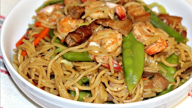 How to make Pancit Guisado, Phillipines's iconic food?