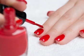 How to Polish Your Nails Like a Pro