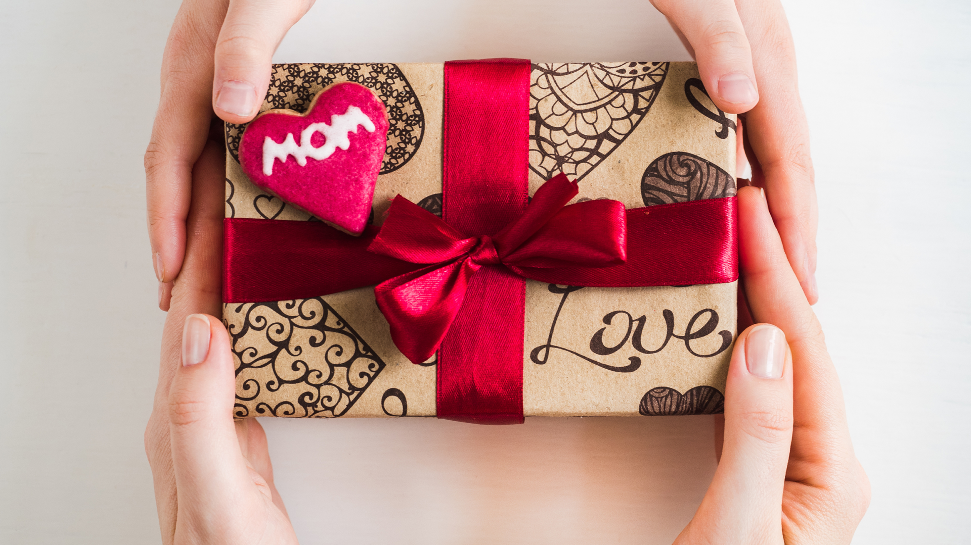 International Women’s Day (March 8): Top Gifts and Wishes to Delight Your Mother