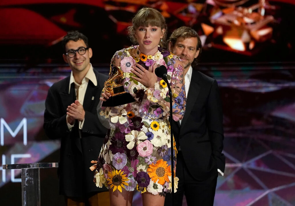 Taylor Swift won album of the year for “Folklore.”Credit...Chris Pizzello/Invision, via Associated Press