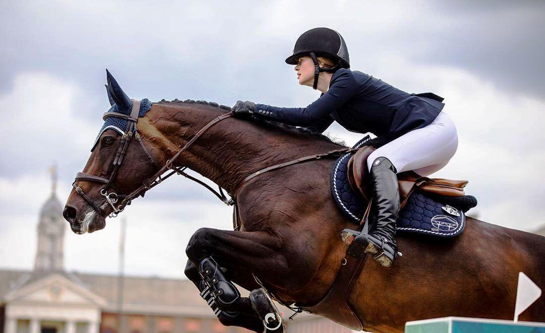 Jennifer Gates at a London Jump Show event with her horse Dolin (Photo: Getty Images)