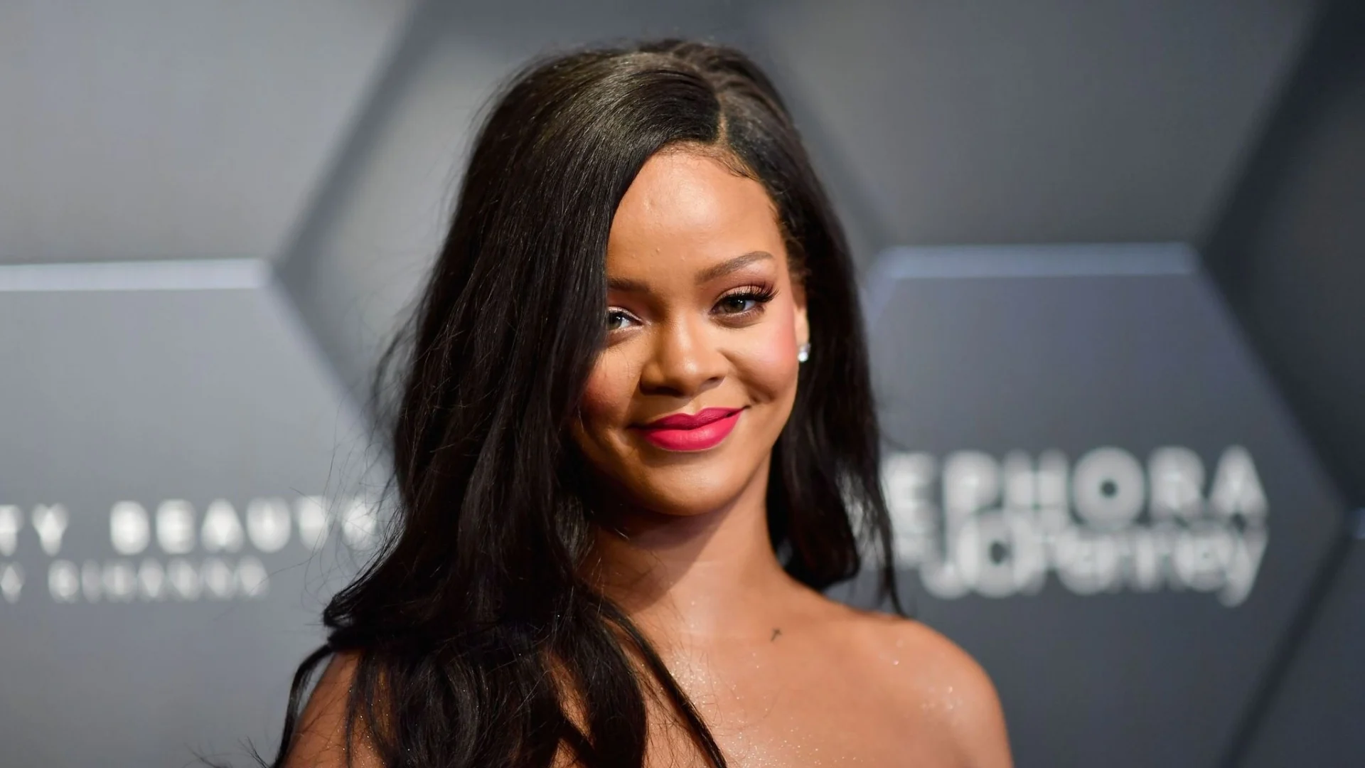 Who Is Rihanna - Singer & Billionaire: Biography, Personal Life, Net ...